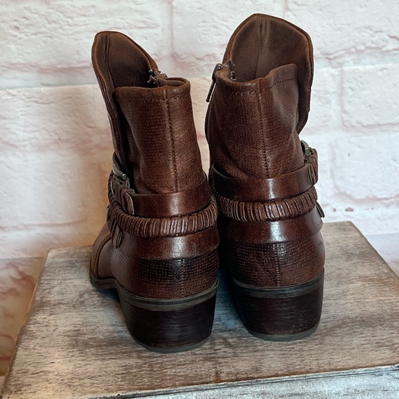 BareTraps Minay Ankle Boots - Picture 3 of 8